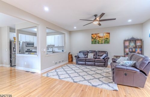 305 Raymound Blvd, Parsippany NJ  07054-3452 exterior