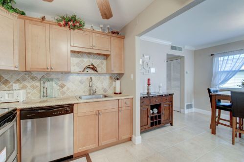 239 Saxony, Delray Beach FL  33446-1842 exterior