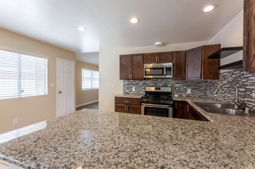 610 Almond Ave, Long Beach CA  90802-1746 exterior