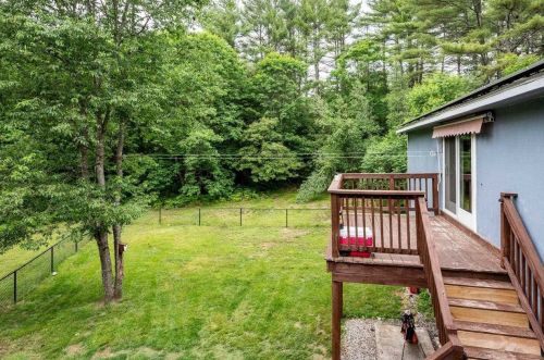 225 Raymond Rd, Deerfield NH  03037-1506 exterior