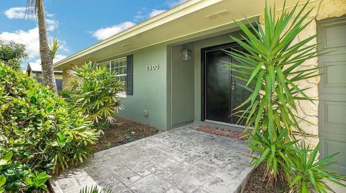 2500 Lauderdale Ct, Orlando, FL 32805-5859