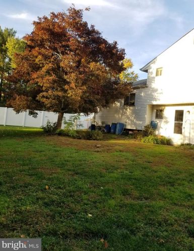 510 Wayne Dr, Southampton, PA 18966-3545