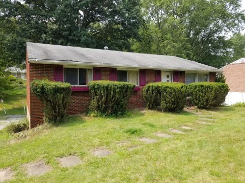 2931 Greenfield Rd, Glenshaw, PA 15116-1138