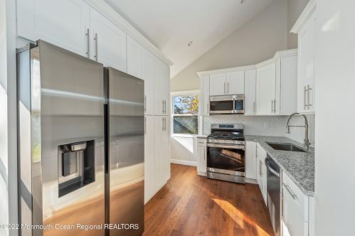 3 Fox Dr, Hazlet NJ  07730-1410 exterior