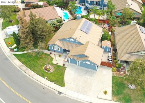 4870 Carrington Dr, Oakley, CA 94561-4137
