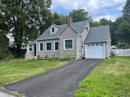 18 Cedar Ln, Poughkeepsie NY  12601-1147 exterior