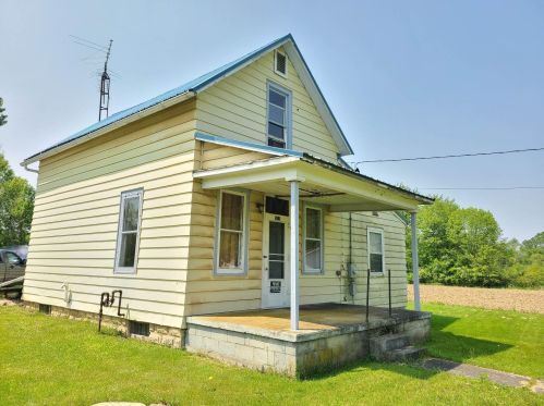 917 Edward St, Sugar Grove Lake, OH 44833-2227