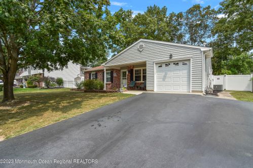 31 Cherry Ln, Wall Township, NJ 07731-2682