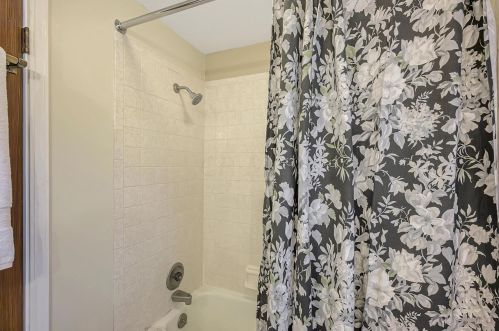 1055 Champagne Dr, Marion OH  43302-6626 exterior