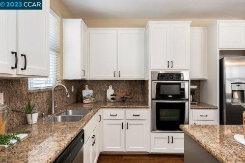 296 1 St, Benicia CA 94510-3553 exterior