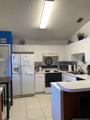 1172 Lombardy Dr, Fort Pierce, FL 34986-2181