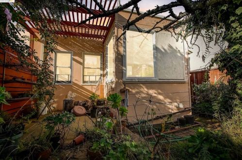 3748 High St, Oakland CA  94619-2108 exterior