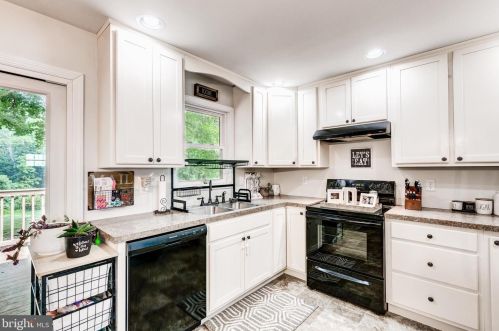 1030 Littlestown Rd, Littlestown PA 17340-9442 exterior