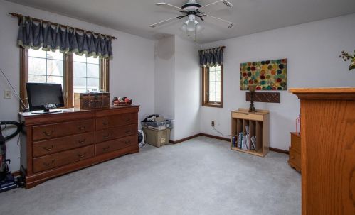 2084 Wintergreen Ct, Green Bay WI  54304-1946 exterior