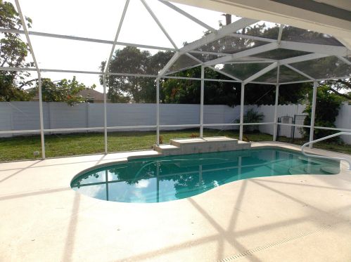 562 Eyerly Ave, Fort Pierce FL  34983-2944 exterior