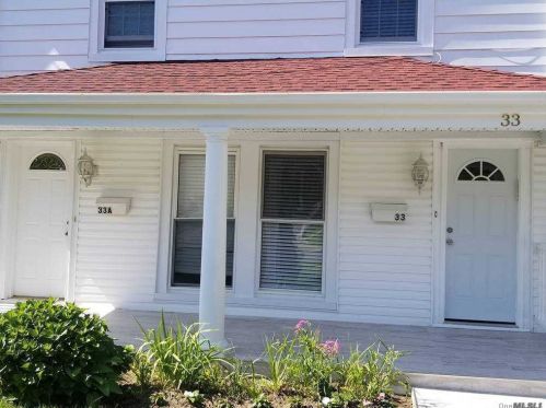 33 North Rd, Great Neck, NY 11024-2047