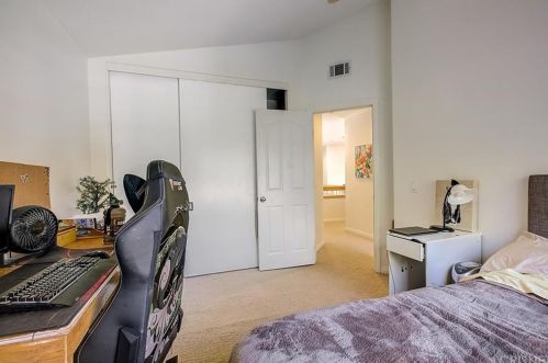 136 Valero Cir, Calabasas CA  91377-5551 exterior