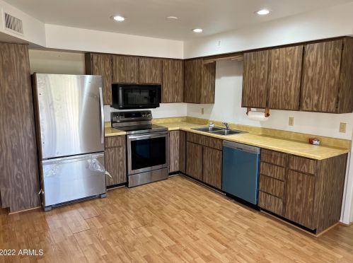 6148 Akron St, Mesa, AZ 85205-8906