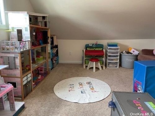 190 31 St, North Lindenhurst NY 11757-3216 exterior