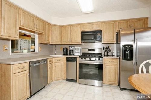 1036 Ash Dr, Mahwah NJ  07430-2350 exterior