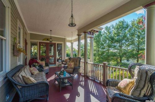 214 Fox Ln, Northport, NY 11768-2810