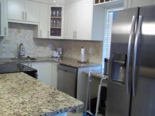 454 Burgundy J, Delray Beach FL  33484-5463 exterior