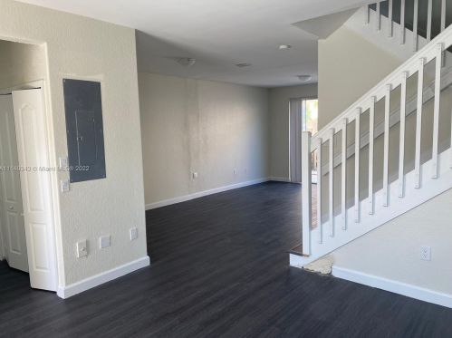 7020 177th St, Hialeah, FL 33015-6276