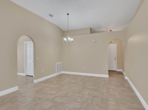 1220 25th Ter, Vero Beach FL 32968-5068 exterior