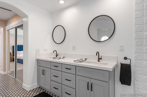 219 Jacob Ln, Encinitas CA  92024-2123 exterior
