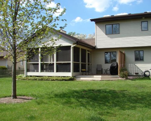 444 Eugene Dr, Lake Geneva, WI 53147-2308