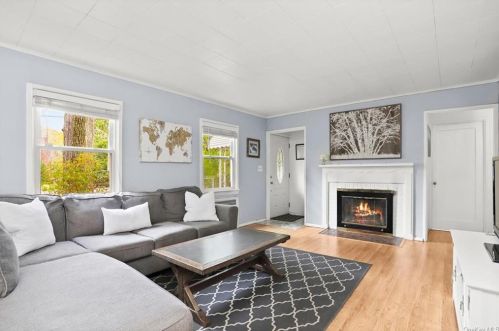 60 County Center Rd, White Plains, NY 10607-1504