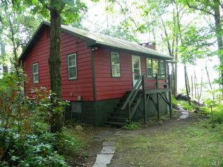 70 Carol St, Danbury, CT 06810-8313