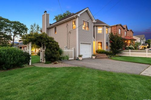 3039 Johnson Pl, North Wantagh, NY 11793-2838