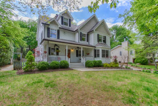 27 Hussa Pl, Parsippany, NJ 07834-1012