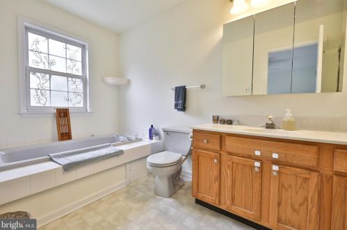 201 Carol Ct, Lansdale PA 19446-1576 exterior