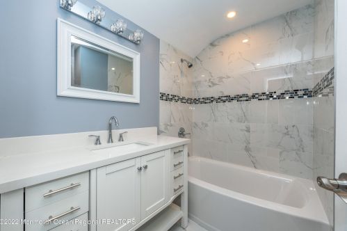 3 Fox Dr, Hazlet NJ  07730-1410 exterior
