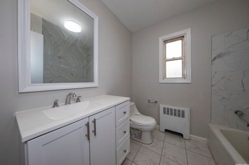 15 Hillcrest Dr, Westbury NY  11590-2447 exterior