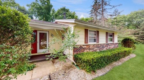 1830 Miller Rd, Lake Geneva, WI 53147-1658