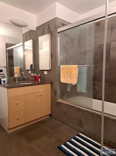 3401 City Pl, Edgewater NJ  07020-3146 exterior