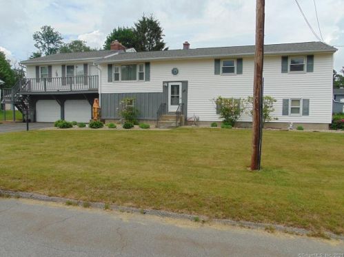 29 Chicory Dr, Waterbury, CT 06716-1805