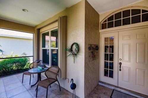 574 Crossfield Cir, Naples, FL 34104-4725