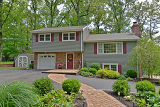 60 Pill Hill Rd, Bernardsville, NJ 07924-2802