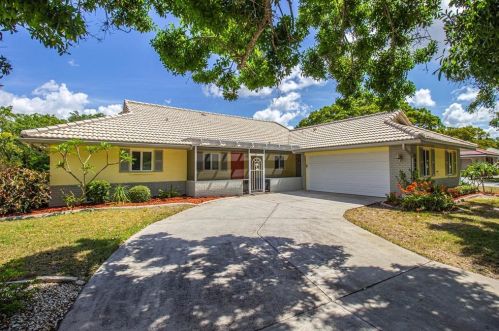 1939 New Bedford Dr, Ruskin, FL 33573-6132