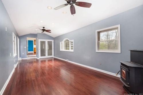 37 Candle Hill Rd, Danbury CT  06812-2409 exterior