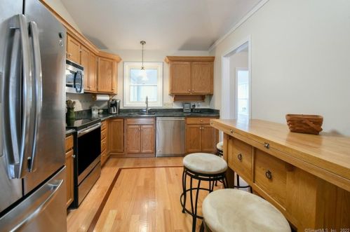 245 Kendall Cir, Waterbury, CT 06708-2194