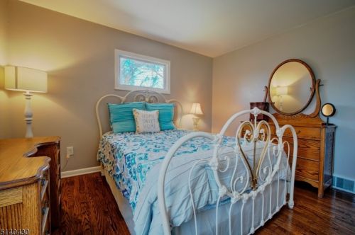 1 Pinewood Ct, Flemington NJ 08822-4909 exterior