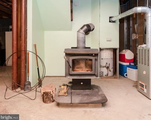 6 Pendleton Dr, Berlin Boro NJ  08009-9672 exterior