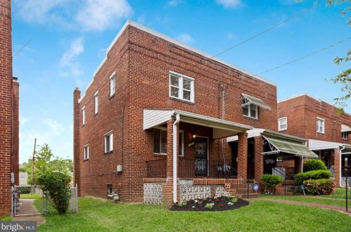 42 55th St, Washington, DC 20019-6760