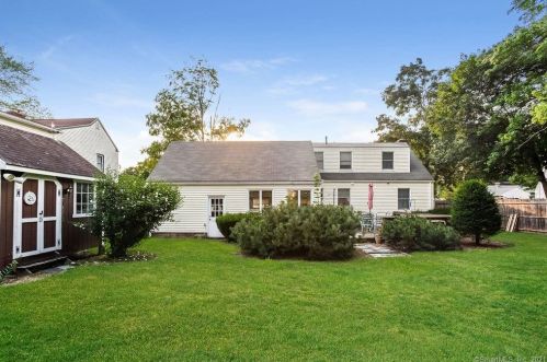 93 Vernon St, Manchester, CT 06042-3421
