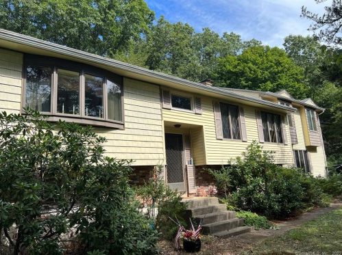 8 Bayberry Ln, Norwich, CT 06351-2903